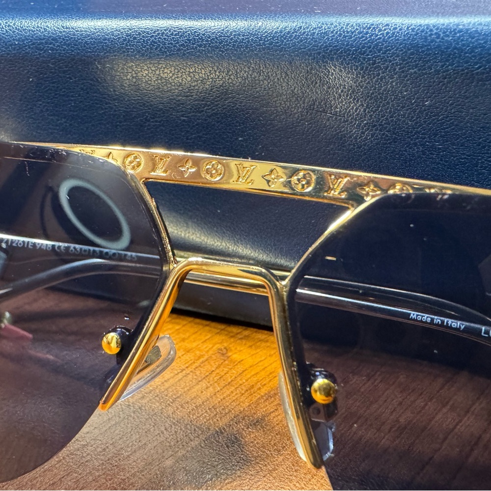 LV Ash Sunglasses - Picture 3 of 7